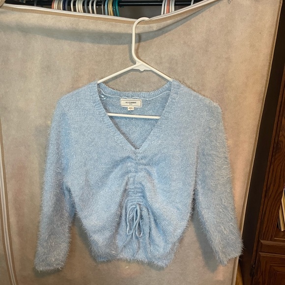 Fuzzy blue cropped sweater - Picture 2 of 4